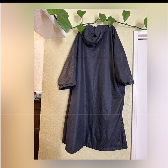 Raining long coats 🧥 - Picture 14 of 14